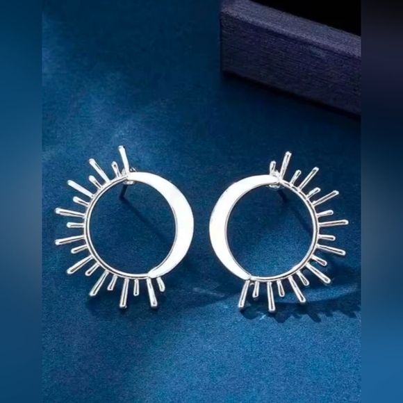 S925 Elegant Silver Hoop Earrings - Picture 1 of 2